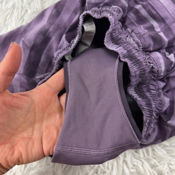 Lululemon Hotty Hot Short II *Long 4" Shadowed Smoked Mullberry / Black Currant - Picture 3 of 5